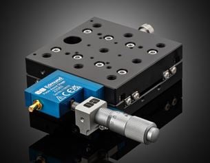 Platines de Translation Linéaire à Rouleaux Croisés et à Réglage Piézoélectrique